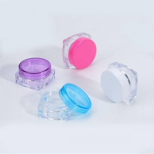 3 ml kvadratinis indelis - Plastikinė dėžutė - Prisukamas