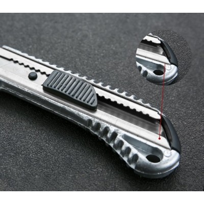 Universalus peilis, metalinis - su ištraukiamu ašmeniu 18 mm -