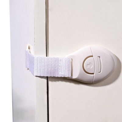 Spintos stalčiaus užraktas iš audinio - balta - atidarymo