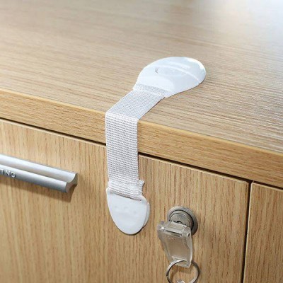 Spintos stalčiaus užraktas iš audinio - balta - atidarymo