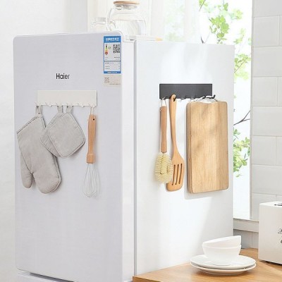 Metalinis sieninis laikiklis 6 kabliukai - juoda - bėgelis su